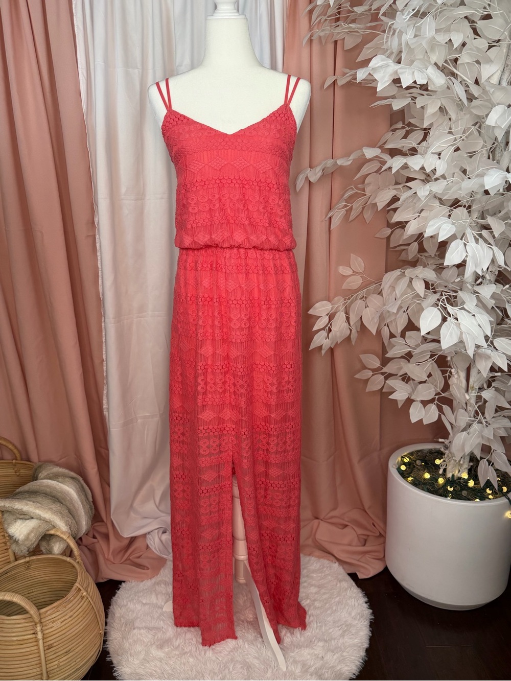 Vince Camuto Coral Lace Maxi Dress Size 6 Double Strap Sleeveless Lined Boho